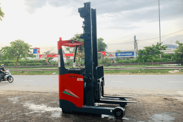 Xe Nâng Reach Truck Đứng Lái 2.5 Tấn Heli