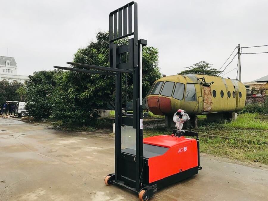 Xe nâng tay đối trọng 1.6 tấn Heli khung 2 tầng nâng tiêu chuẩn