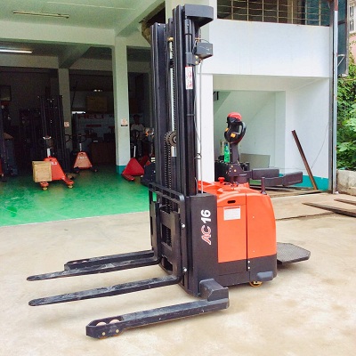 Nâng hạ được tất cả các loại pallet khác nhau