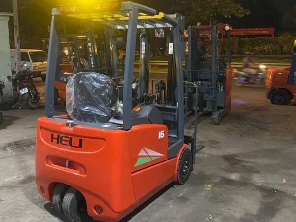 Xe nâng điện 3 bánh heli